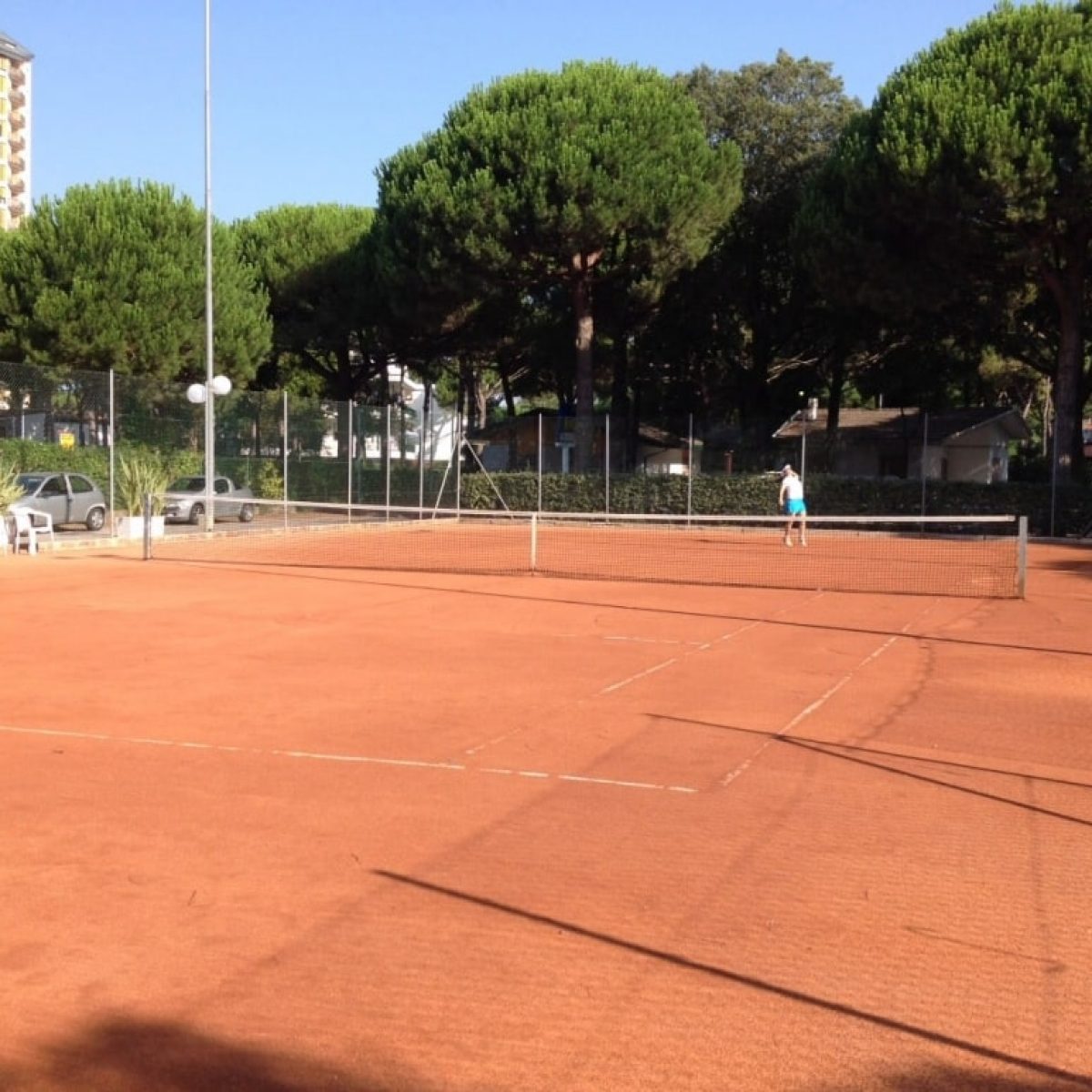campi-da-tennis-con-maestro-min-1030x773