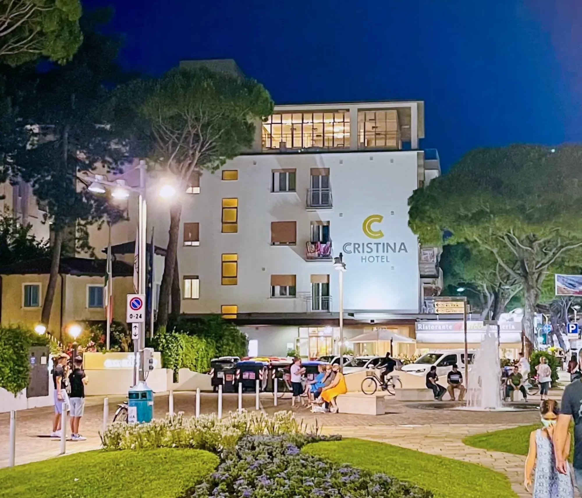 hotel-esterno-sera